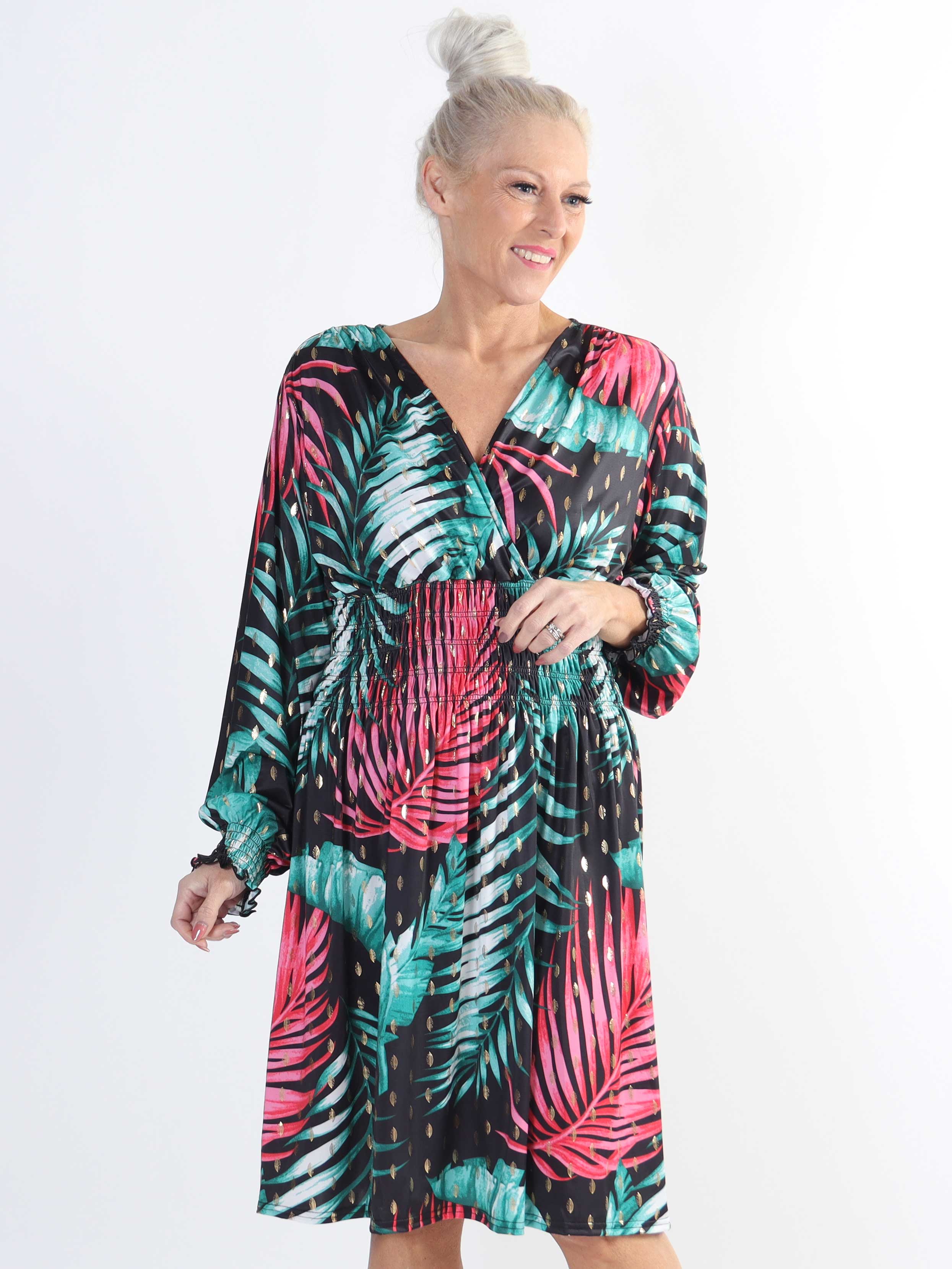 Pams Leaf Short L/S - Elastisk mønstret plus size kjole i krølfrit stof